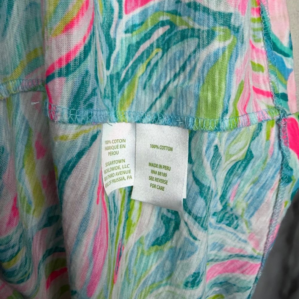 Lilly‎ Pulitzer Etta V Neck T Shirt Short Sleeve One in a Melon Pink Blue Medium - Picture 10 of 10